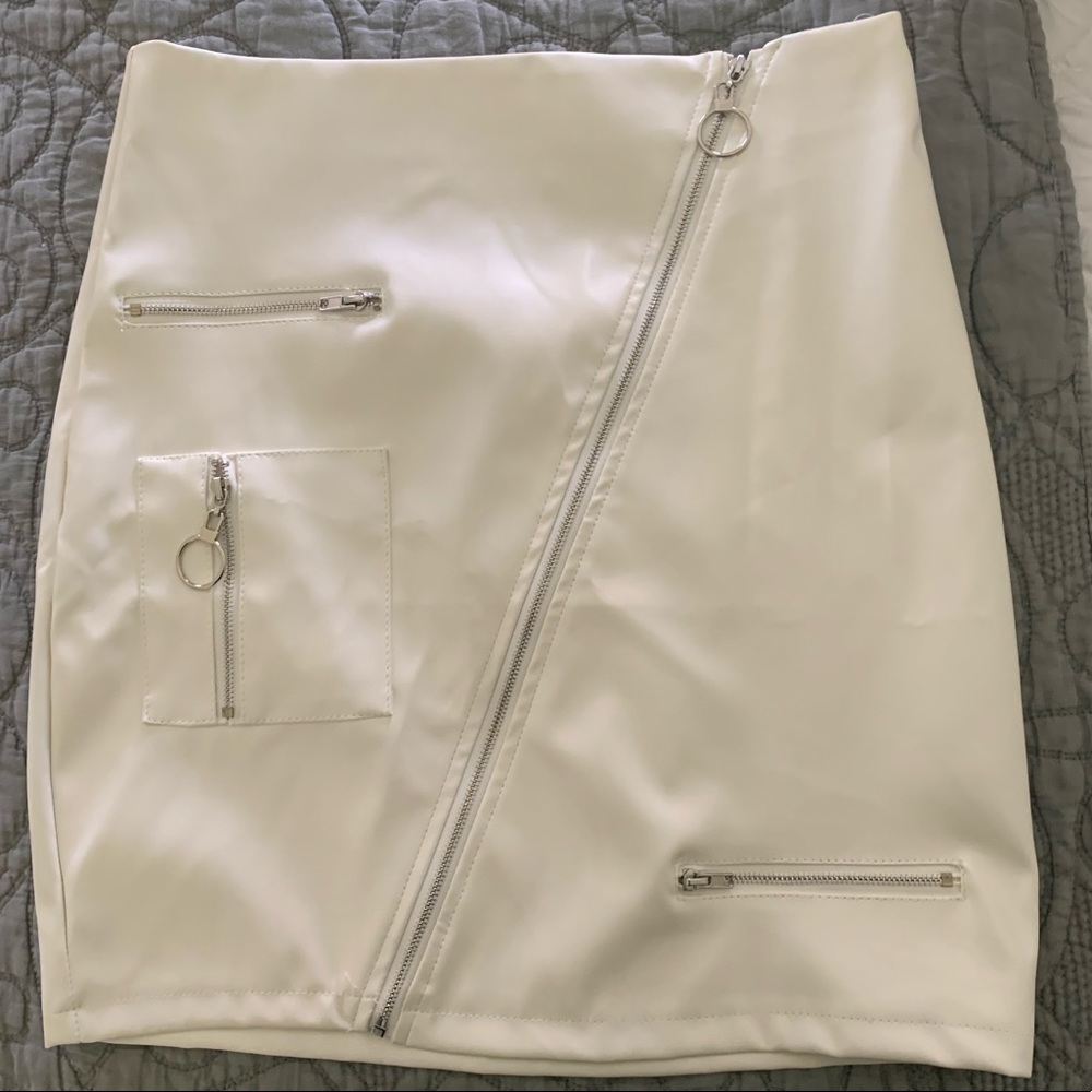 WHITE SKIRT